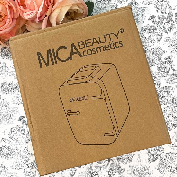 NWT Mica Beauty Cosmetics Mini Heating And Cooling Refrigerator - Picture 2 of 4